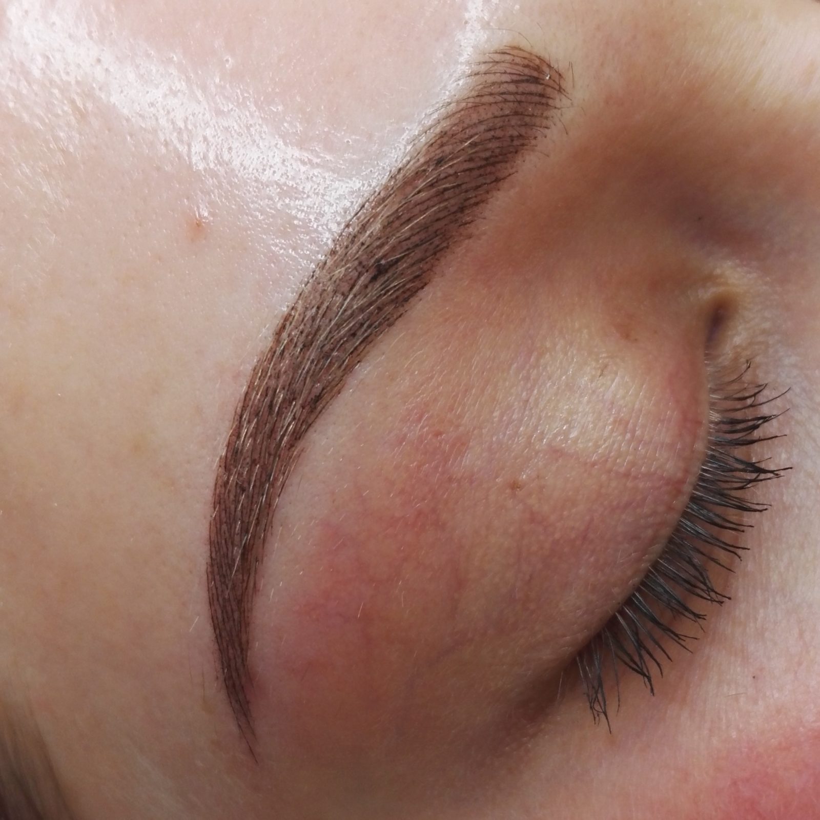 Vermessung der Augenbrauen beim Microblading und Permanent Make Up